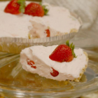 10 Minute Strawberry Cheesecake Pie