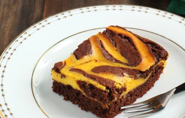 easy egg-free chocolate pumpkin cake feature