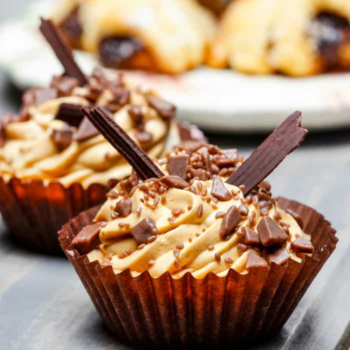 easy vegan chocolate cupcake recipe with toffee icing sq