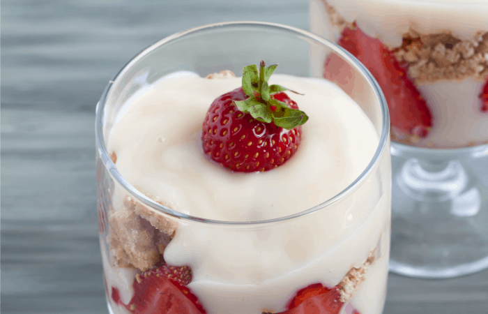 I cannot wait to make this easy gluten-free and vegan strawberry trifle. I mean YUM!