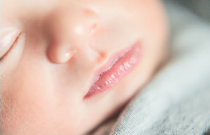 how to take photos of your newborn at home