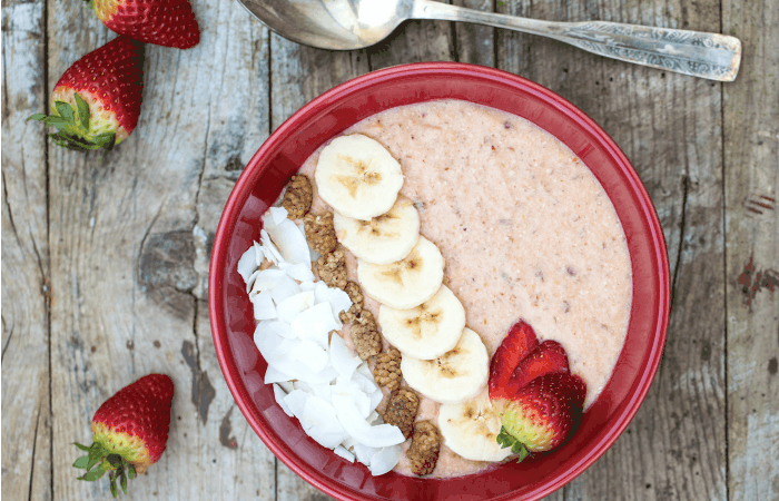 how to make an easy smoothie breakfast bowl with strawberries feature