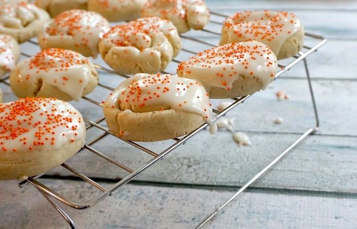 recipe for vegan and gluten-free orange juice cookies feature