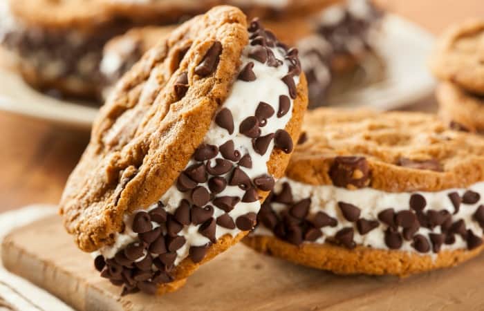 easy recipe for vegan ice cream sandwiches with cookies feature