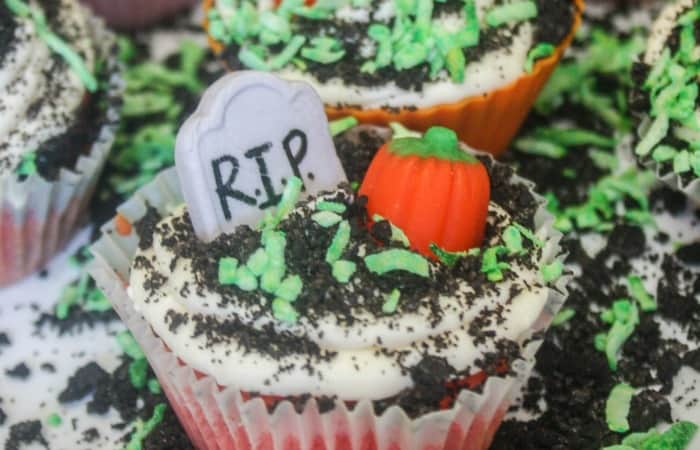 DIY grave cupcakes fea