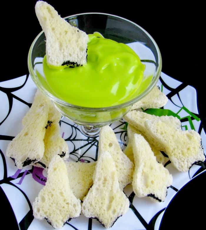 This is HILARIOUS. I have to make this Zombie Snot Dip for our Halloween Party--such an easy recipe. I love it.