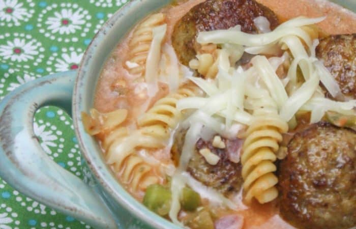 Oh, this recipe for Spicy Italian Meatball Chili is so simple! I love it!