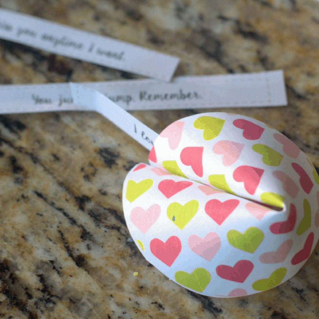 OMG! These free printable valentines look like fortune cookies and they’re TOTES ADORBS! Plus they include movie trivia. Nerdy Valentine HEAVEN!