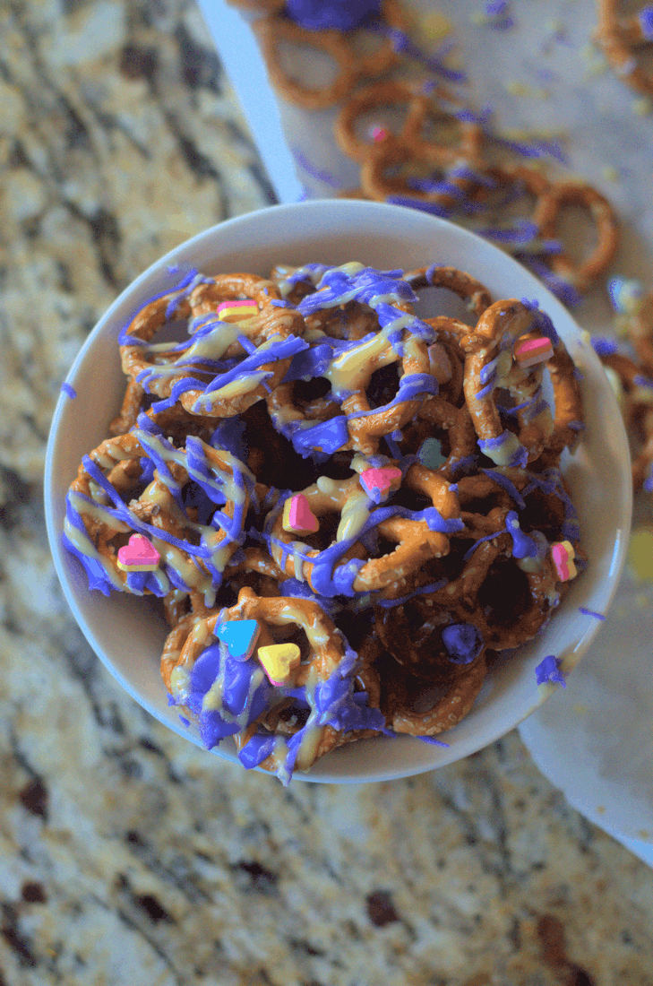 Nocking another simple party food out for a unicorn party...the ultimate in easy: Stupid Simple Unicorn Pretzels. You can't go wrong with pretzels, but if you're throwing down the ultimate unicorn party, this is the perfect snack to go along with all the sweets. And so simple you can make it anytime just for a smile. #nerdymammablog #unicorn #unicornsnack #unicornsnacks #unicornfood #unicornparty #party #partyfood #unicornpartyfood #funfood #sillyfood #funsnacksforkids #easypartyfood 