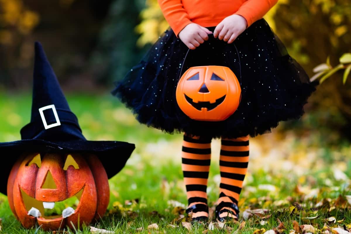 Traditional door to door trick-or-treating may not be a good fit for your family (it's not for mine, that's for sure), you can find a great alternatives to trick-or-treating if you keep an open mind and do a little digging. These 5 Alternatives to Trick-or-Treating are great ideas to get you started thinking! #nerdymammablog #halloween #trickortreating