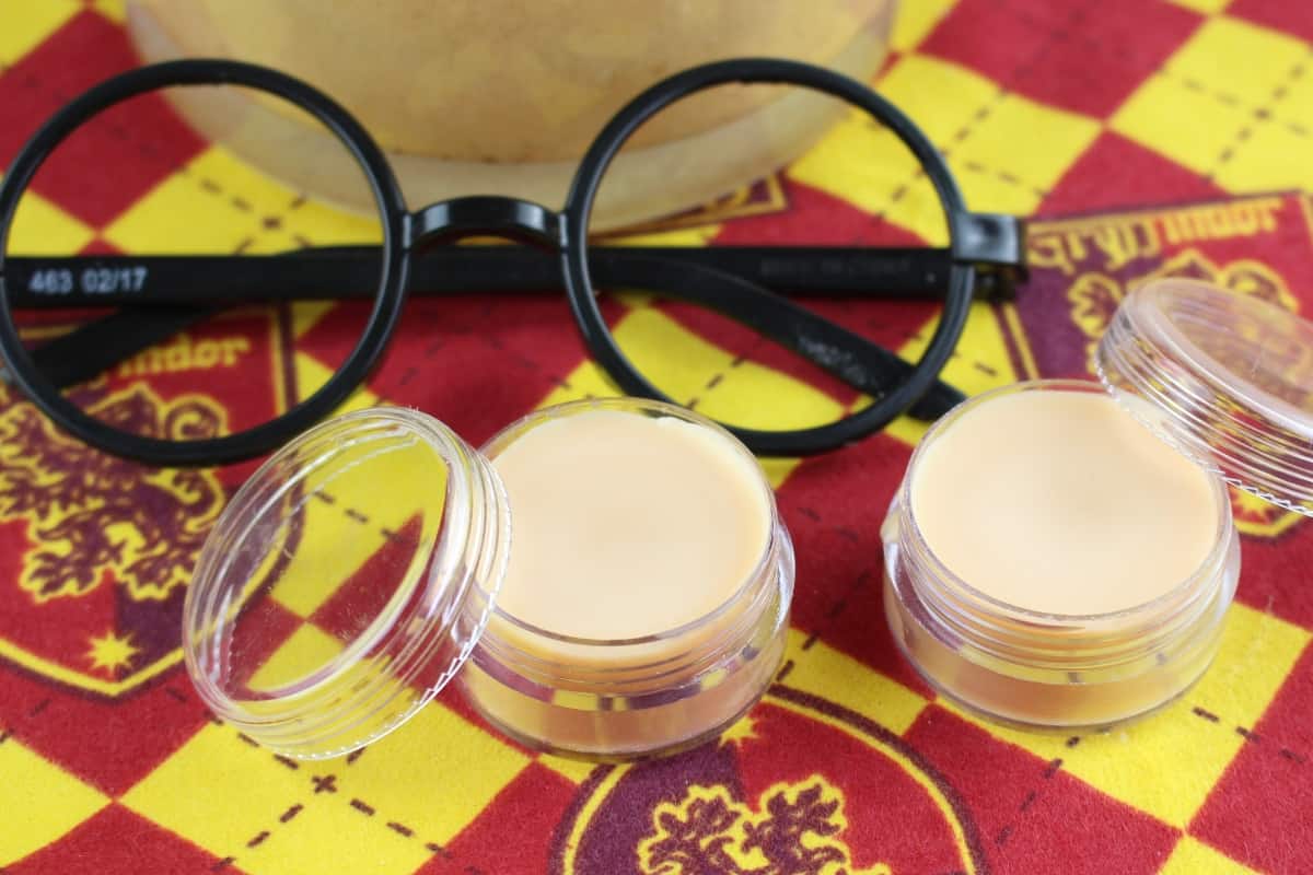 I got all excited the other day thinking that the Harry Potter series was all going to be available on Netflix. Then I found out that was only in France. So, I made a consolation prize for myself--some Butterbeer Lip Balm. #nerdymammablog #butterbeer #harrypotter #lipbalm