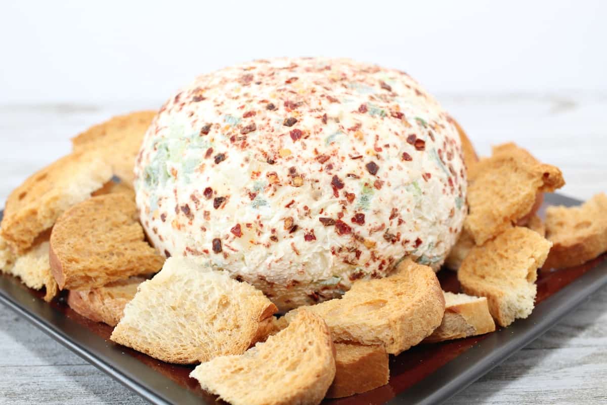 I have a desperate and undying love of spicy things. Even at the holidays...I just love having some heat with my turkey dinner spread. This Jalapeno Cheeseball is absolutely what hits the spot. #nerdymammablog #cheeseball #appetizer