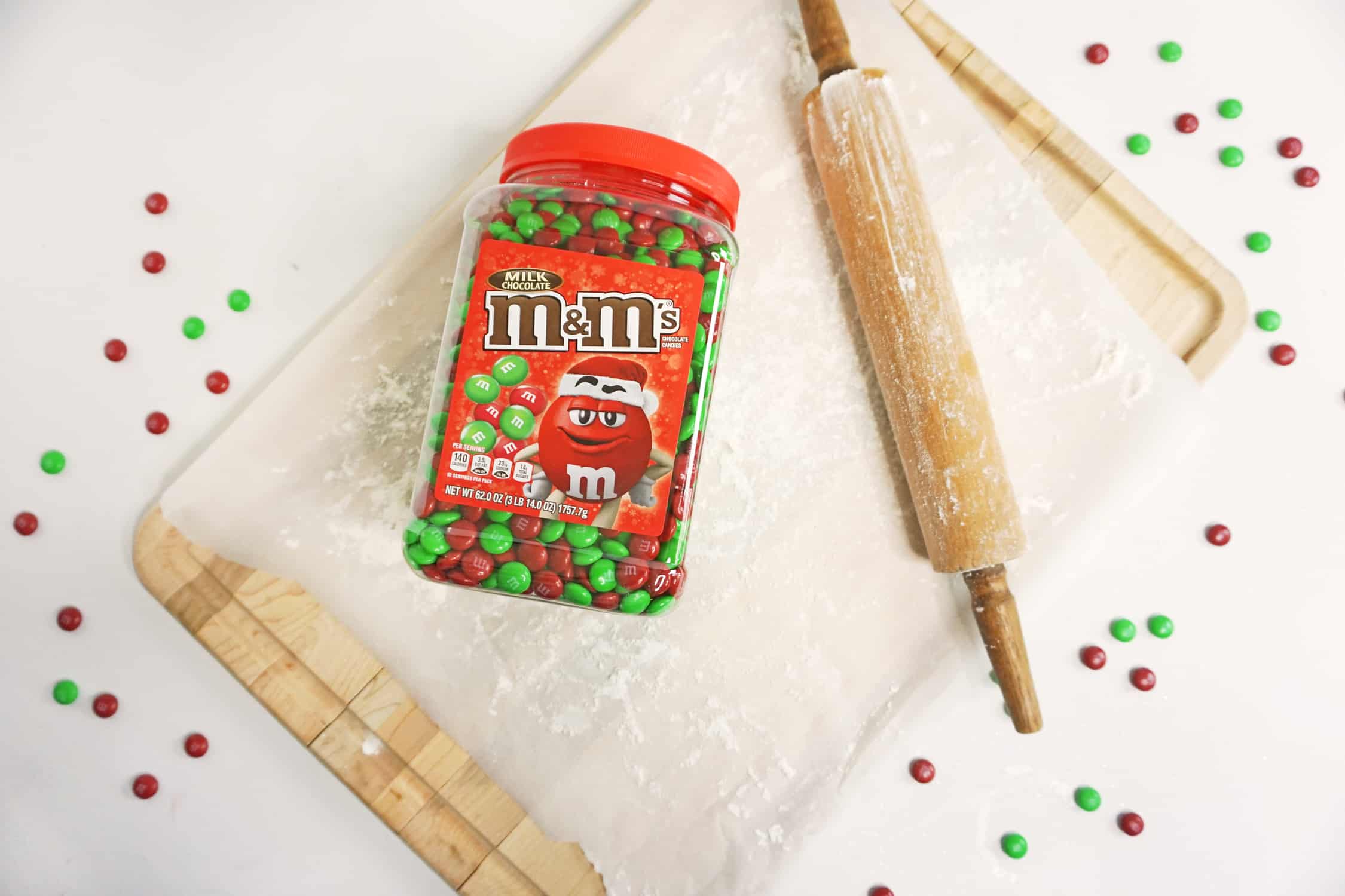 My favorite, most exciting and tasty cookie that joins forces with another love of mine, M&M'S®, is this awesome recipe for 4-Ingredient Holly Cookies. Seriously, only 4 ingredients. I'm in love. #ad #christmascookies