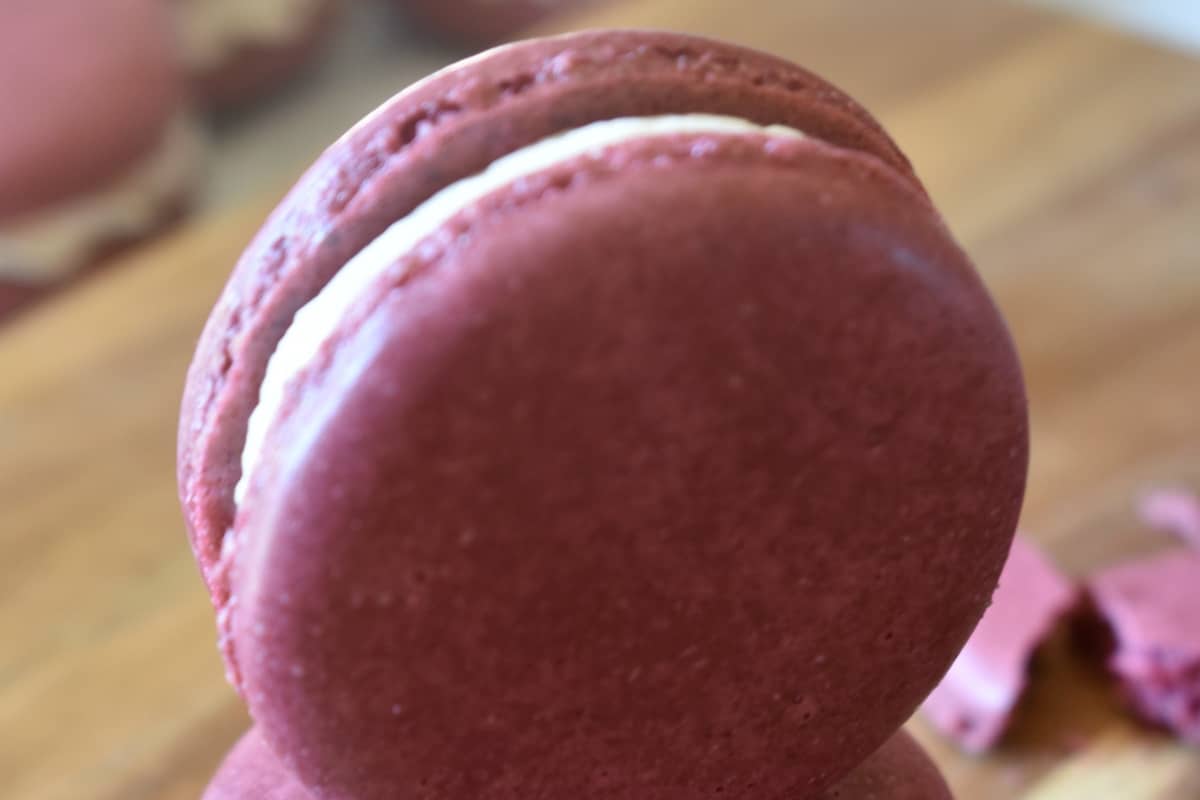Dude. This Blackberry Macaron Recipe is so easy. And the flavor. These little cookies are going to be the death of me. But a happy death. #nerdymammablog #macaron