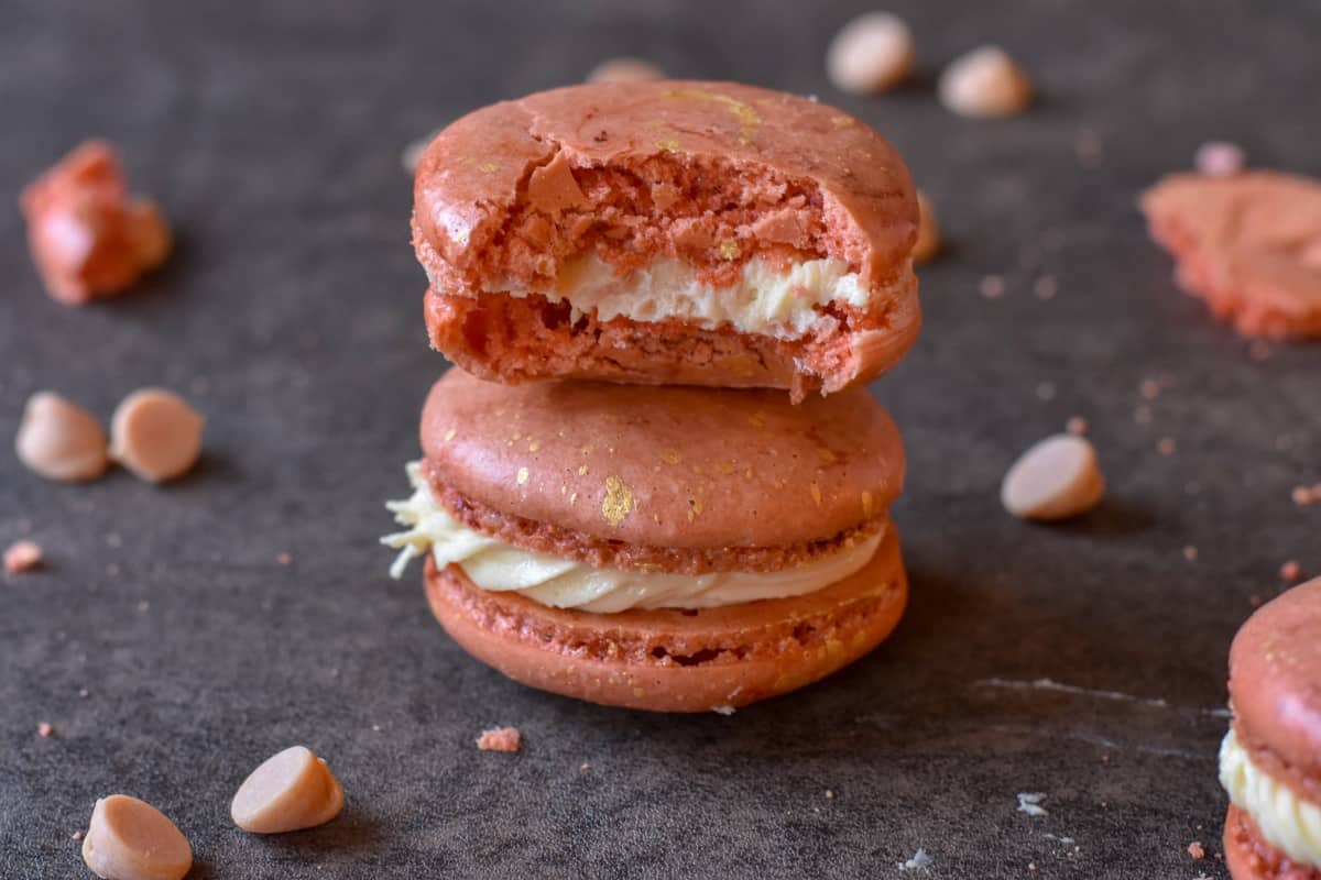 Sometimes, you just need a little dash of Harry Potter cookies in your life.  This Butterbeer Macaron Recipe hits THAT spot. #nerdymammablog #butterbeer #macarons