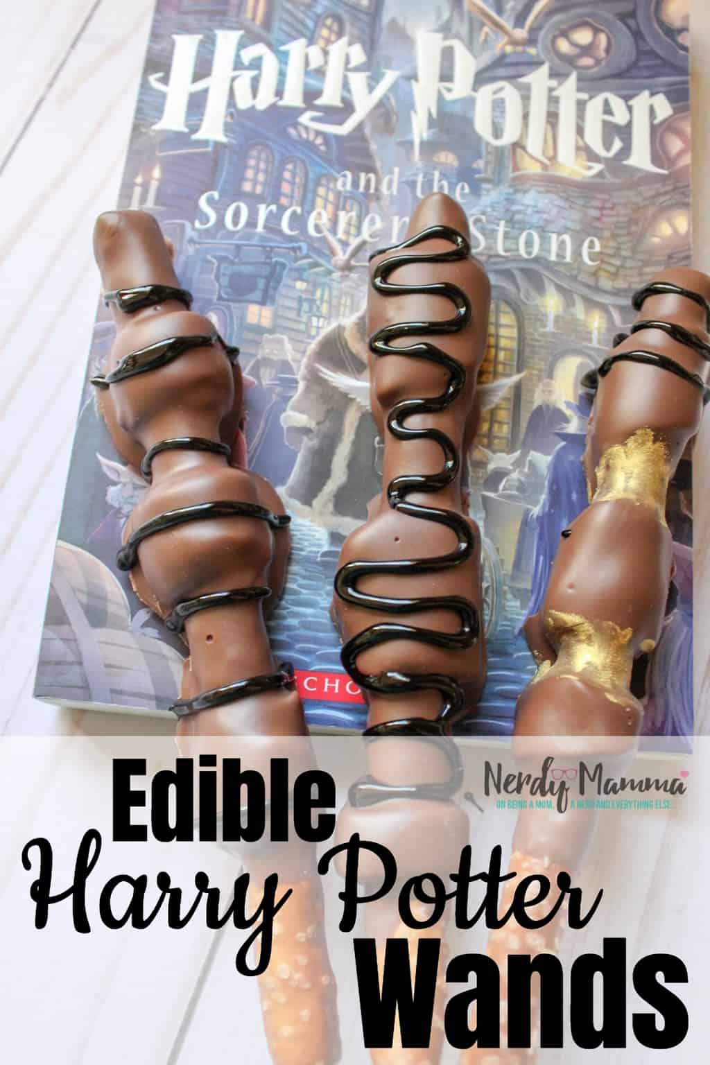 My kids wanted wands--and a snack. So we compromised and made both! These Edible Harry Potter Wands were so easy--we'll be making them again. #nerdymammablog #harrypotter