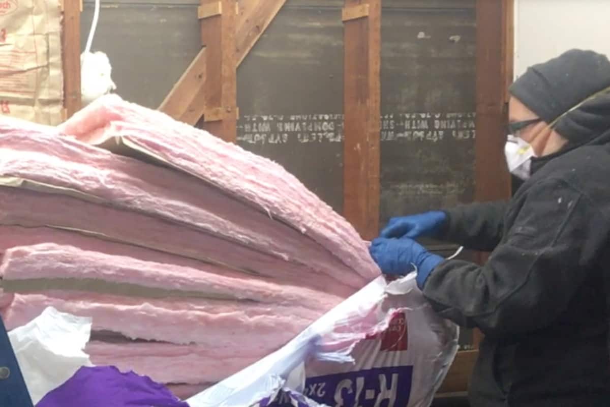 My garage was cold. Like really cold. So, I decided to figure out How to Insulate a Workshop or Garage so I'd be warm while I work! #nerdymammablog #diy #insulation #workshop
