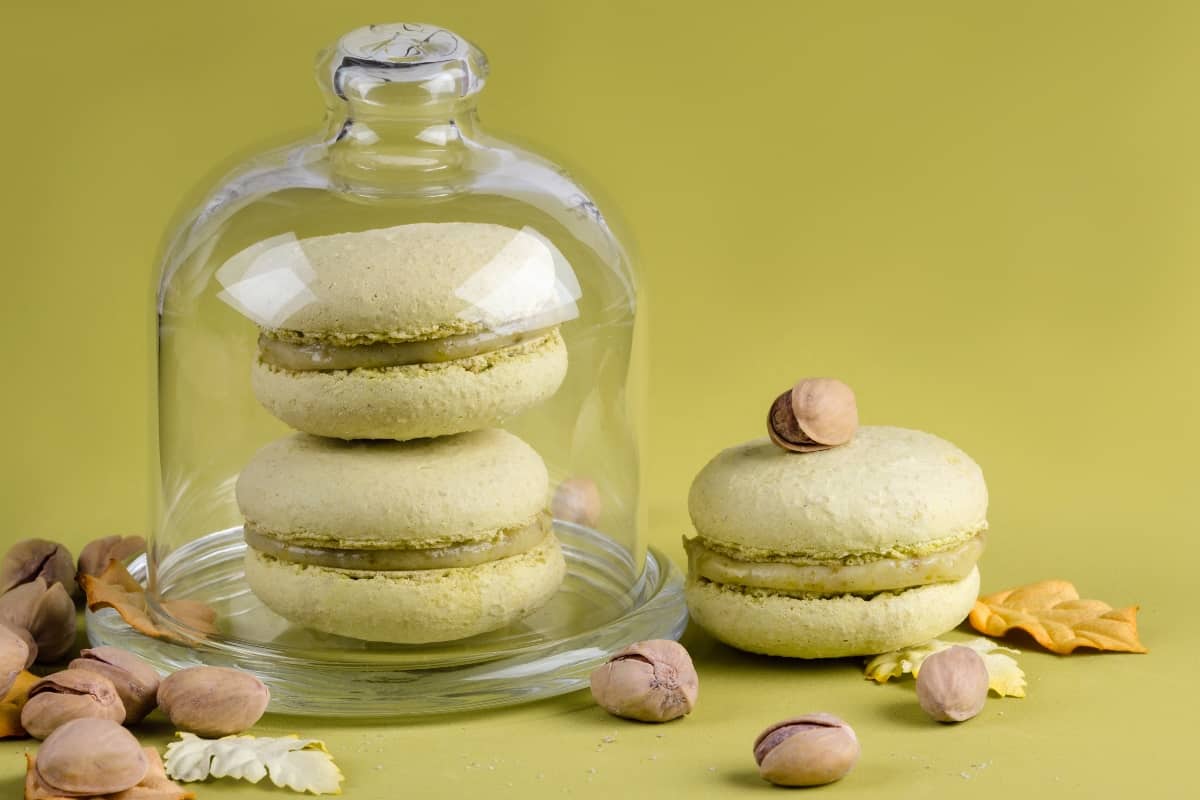 Sometimes you want to just try a fan-favorite snack. These Simple Pistachio Macaron Recipe are TOTALLY worth a try. #nerdymammablog #macaron
