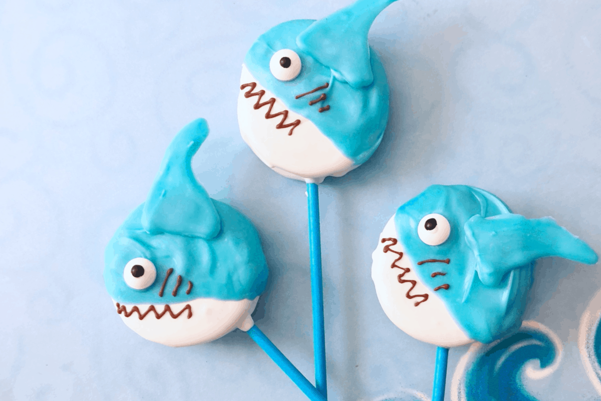 I cannot wait for summer this year, or Shark Week this year, or anything...nor can I wait to devour a million bites of these Shark OREO Pops. No kidding, they're amazing. #nerdymammablog #shark #sharkweek #OREO #Oreocookiepops #cookie