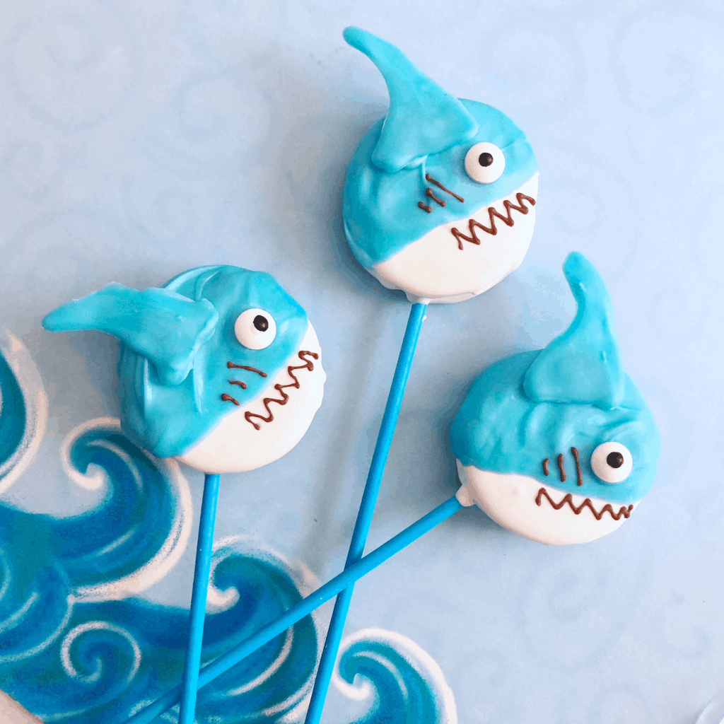 I cannot wait for summer this year, or Shark Week this year, or anything...nor can I wait to devour a million bites of these Shark OREO Pops. No kidding, they're amazing. #nerdymammablog #shark #sharkweek #OREO #Oreocookiepops #cookie