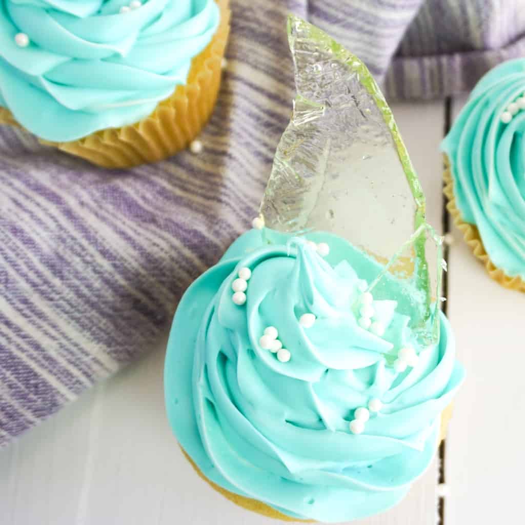 My kids are so super excited about Frozen 2 coming out this year, so I made these Ridiculously Easy Frozen Cupcakes to help them celebrate. Because I might be excited, too. LOL! #frozen #princesselsa #princesscupcakes #frozencupcakes #frozenparty #nerdymammablog
