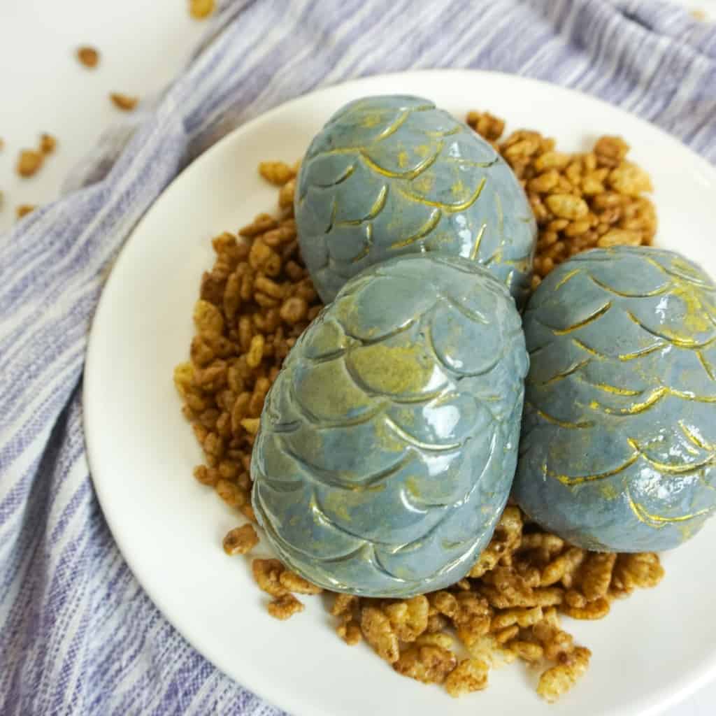 My kiddo asked for a dinosaur and dragon egg nest for her birthday party. How could I not deliver?! So I made these amazing Harry Potter Dragon Egg Cake Balls! #harrypotter #got #dragonegg #draton #cakeball #cake #cakedecorating #nerdymammablog