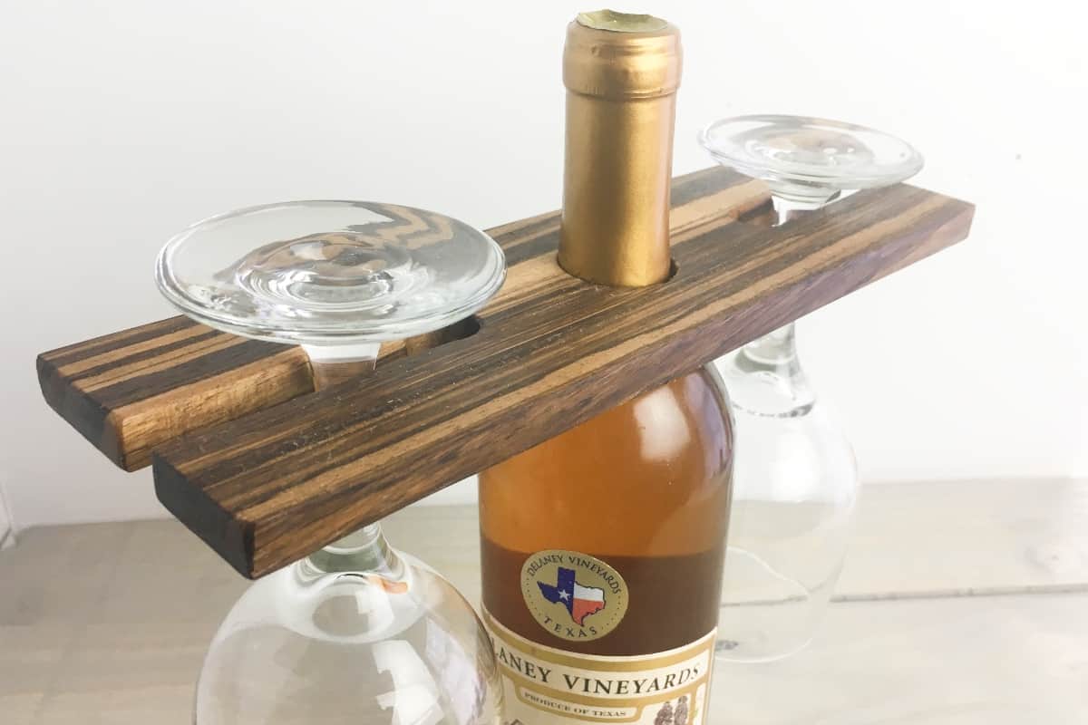 I was in a bind. My brother was coming and I forgot about his birthday gift. So I figured out How to Make a Small Wine Butler from Scrap Wood. #nerdymammablog #wine #winelovergift #giftforwinelover #diy #craft
