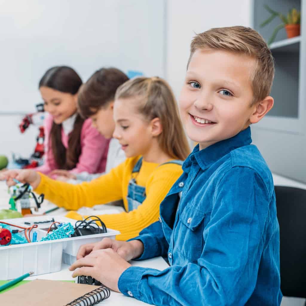 These 20 mistakes parents make with arts, crafts, and STEM activities are easily correctable and, frankly, part of why parents hate doing these activities so much. #nerdymammablog #stem #craftingwithkids