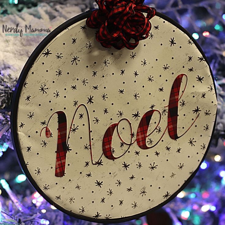 DIY Cricut Noel Script Embroidery Hoop Ornament