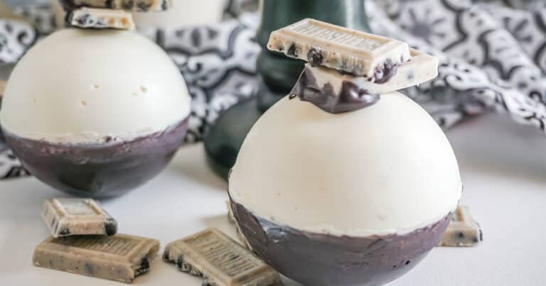 Cookies and Cream Hot Cocoa Bomb Recipe + VIDEO - Nerdy Mamma