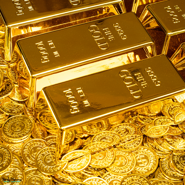 Close-up of gold bullion and coins, illustrating investment opportunities and strategies for evaluating promising gold stocks.