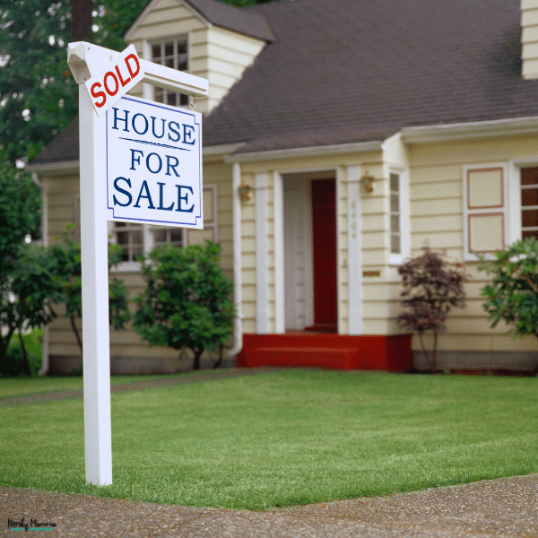 A house with a sold sign in the front yard represents the successful sale of a property without using a real estate agent.